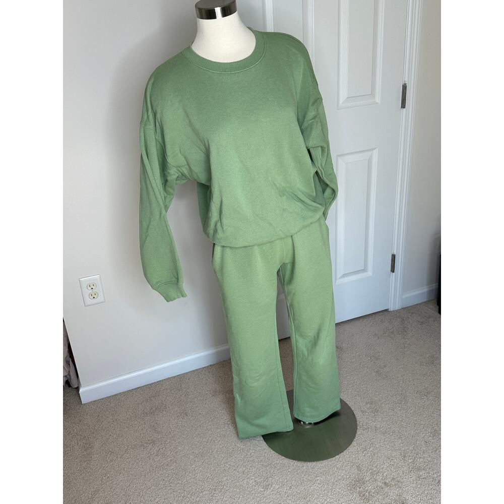 Princess Polly green crewneck/straight sweatpant set, size XS